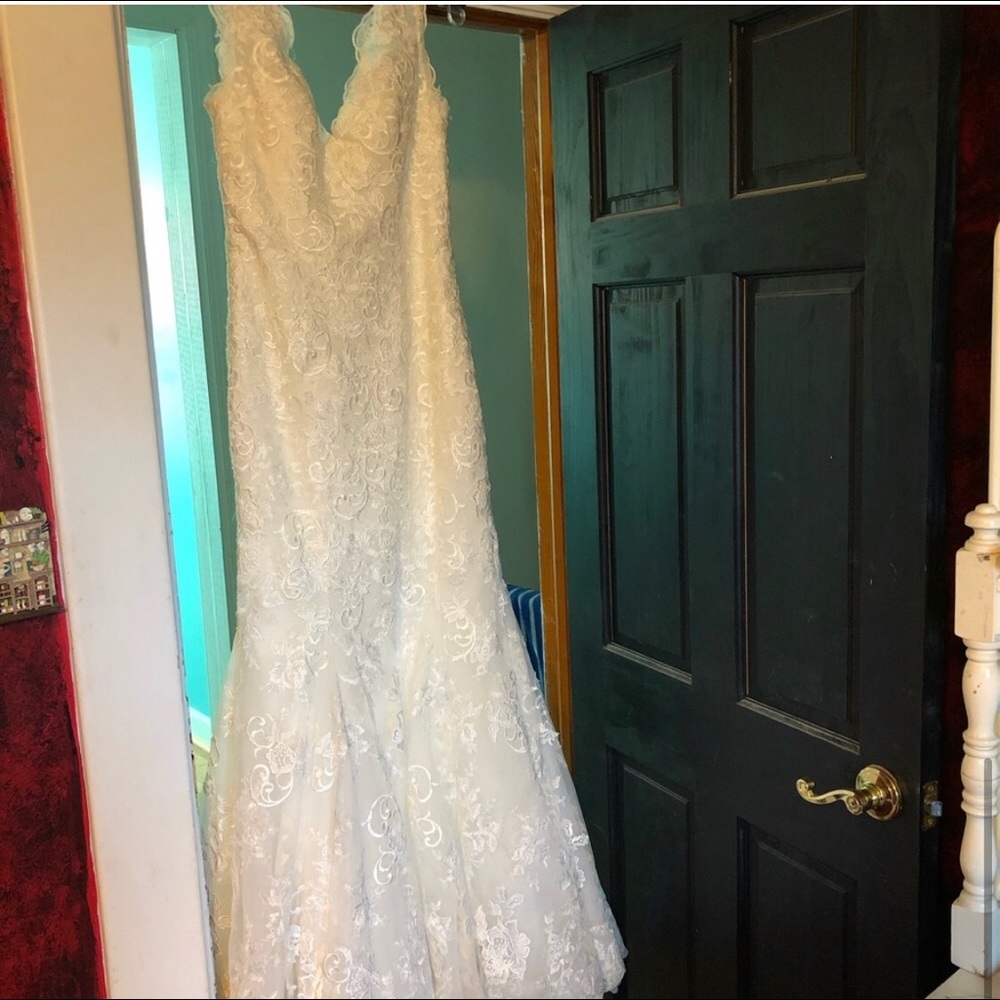 Maggie Sottero mermaid wedding dress - Picture 2 of 9